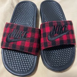 Nike size 8 slides